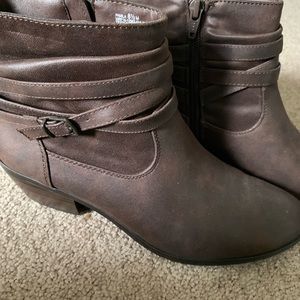 Kim Rogers Bootie Brown 8.5
